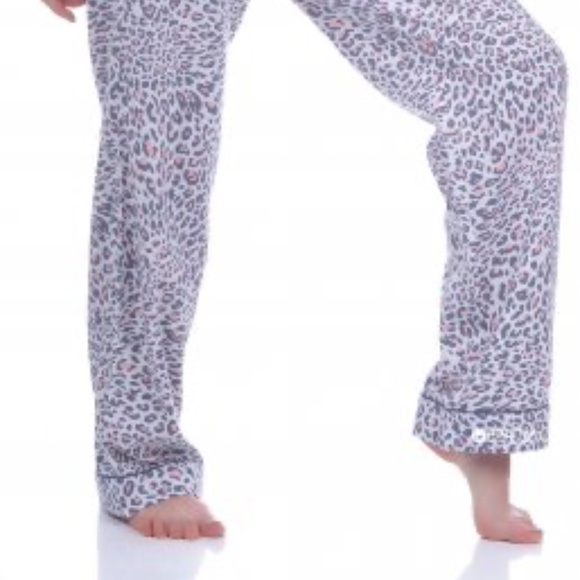 Victoria's Secret Snow Leopard Pajama Set Size Medium - Picture 3 of 9